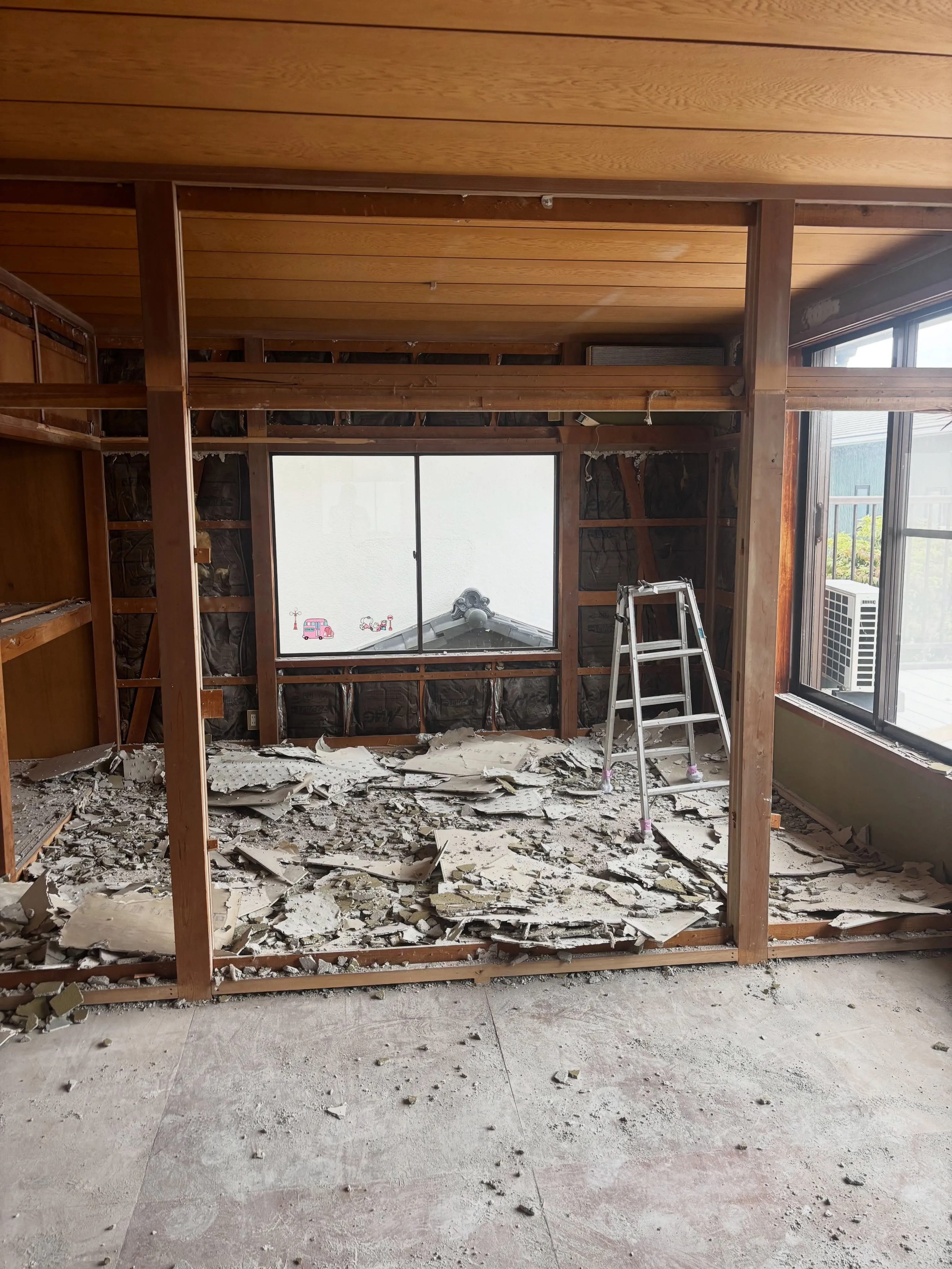 今回はリフォームのため、古い一軒家の解体を行いました。